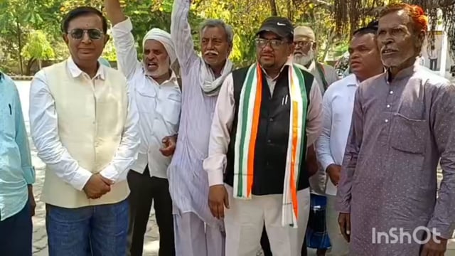 निजी स्कूलों के खिलाफ कांग्रेसियो ने भरी हुंकार, डीएम को सौंपा ज्ञापन