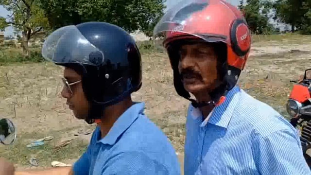 पश्चिम चम्पारण के डीएम दिनेश राय व डीडीसी सुमित कुमार बाइक से अचानक दियारा क्षेत्र में निकल लिया विकास कार्यों का जायजा#CM Nitish Kumar