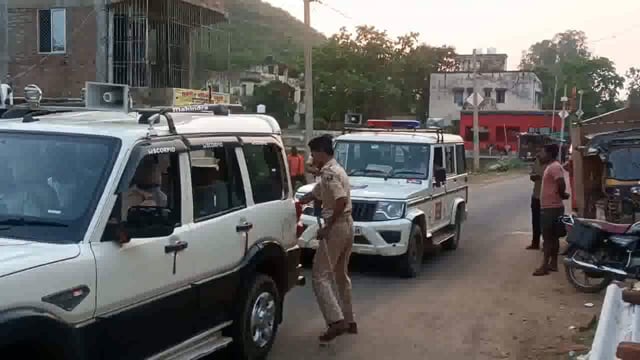 CO ने दुकानदारों को 24 घंटे के अंदर सड़क को अतिक्रमण मुक्त करने का दिया निर्देश , नहीं तो होगी कार्रवाई 