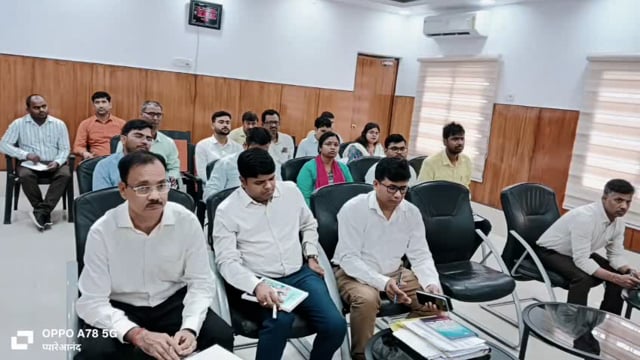 जिला पदाधिकारी ने वीडियो कांफ्रेंसिंग के माध्यम से समन्वय समिति की बैठक; दिए आवश्यक दिशा निर्देश