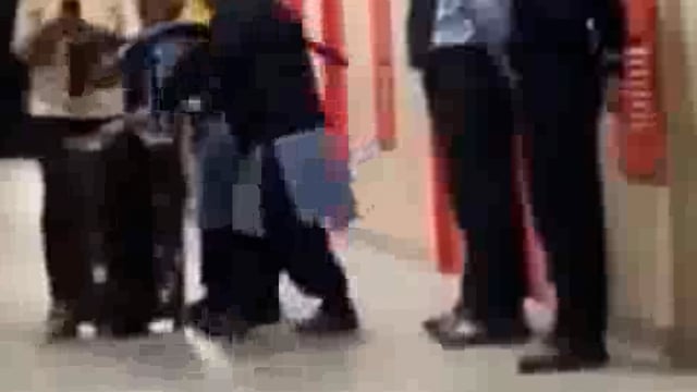 🆚#हरियाणा गर्ल-फ्रेंड को सूटकेस मे लेकर पहुँचा बॉयज़ हॉस्टल..

स्टाफ ने जब सूटकेस चेक किया तो हुआ मामले का खुलासा।