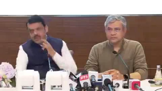 फडणवीस का करारा जवाब: “मूर्खों से बहस नहीं करता 
सवाल संजय राउत के बयान पर था, महाराष्ट्र के मुख्यमंत्री देवेंद्र फडणवीस ने दो टूक कहा, 