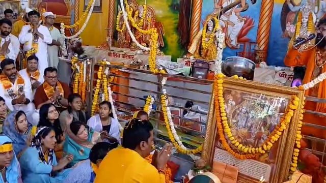 हनुमान दरबार में मंत्री दिनेश खटीक व विधायक अतुल प्रधान ने एक साथ बैठकर सुंदरकांड के पाठ का वर्णन सुना