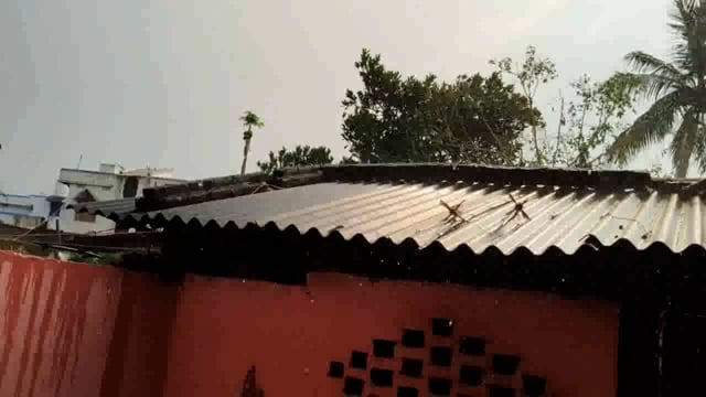 आधी रात को आए आंधी तूफान बारिश एवं ओलावृष्टि ने मचाई तबाही।