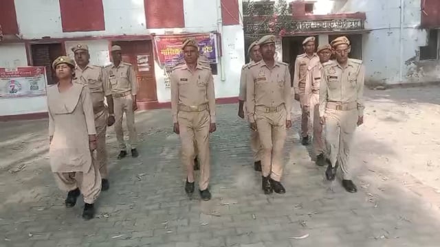 संग्रामपुर ब्लॉक परिसर में पीआरडी जवानों की रिफ्रेशर परेड सम्पन्न हुई वीओरागिनी उमेश उपाध्याय दिनेश कुमार मिश्र कैडेट थे