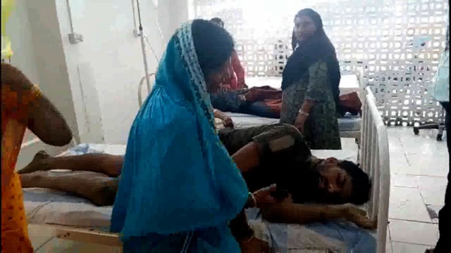 बगीचे में आम का पेड़ देखने का युवक को नकाबपोश बदमाशों ने बेरहमी से पीटा।