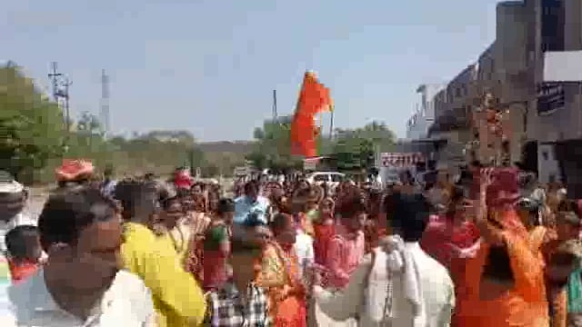 पिंपरी येथे पालखी मिरवणूक काढत अखंड हरिनाम सप्ताहाची सांगता