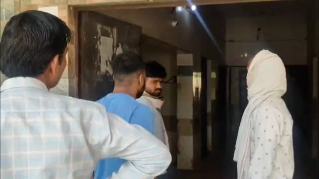 दिल्ली आगरा राष्ट्रीय राजमार्ग पर दो ट्रैकों की टक्कर में पिता के सामने बेटा की कटी गर्दन, मौके पर हुई दर्दनाक मौत।