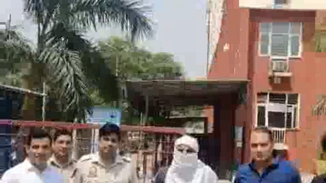 🆚...देखिए रातों रात करोड़पति बनने की चाहत ने पहुंचा दिया तिहाड़ जेल 

दिल्ली बवाना इलाक़े में एक यूट्यूबर से 13 करोड़ की जबरन वसूली के मामले पर

दिल्ली पुलिस स्पेशल सीपी लॉ एंड ऑर्डर रविंद्र सिंह यादव के नेतृत्व डीसीपी निधीन वाल्सन की टीम ने 24 घंटे में आरोपी विशाल उर्फ कटिया को बवाना इलाके में गिरफ्तार कर लिया lll