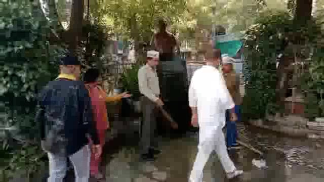 आंबेडकर जयंती की पूर्व संध्या पर आप कार्यकर्ताओं ने की आंबेडकर पार्क की सफाई।*