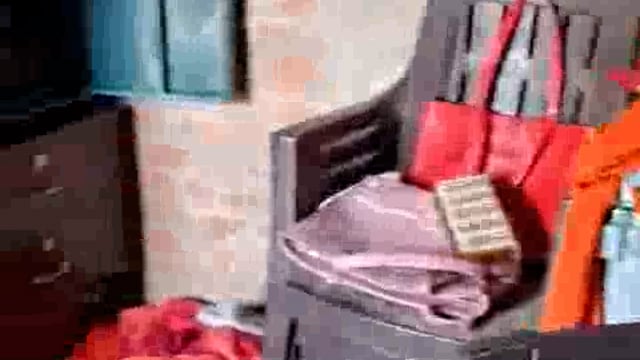 अंबेडकर नगर आलापुर थाना क्षेत्र अंतर्गत सतरही गांव का मामला बीती रात तीन नकाबपोश बदमाशों ने घर सो रही महिला का हाथ पैर बांध कुछ नगदी व जेवरात उड़ा ले गए पुलिस जांच में जुटी।