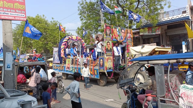 बिहार बाजार में डॉक्टर भीमराव अंबेडकर की जयंती पर प्रमोद गौतम के नेतृत्व में निकाला विशाल रैली एवं बाबा साहब की झांकी।