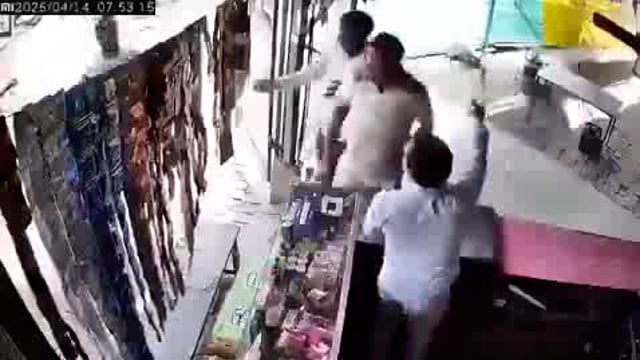 लखीमपुर खीरी: पुरानी रंजिश के चलते होटल संचालक की पीट-पीटकर हत्या#crime