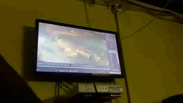 प्रयागराज में बम से हमला: बाइक सवार बदमाशों ने कार पर फेंके दो बम, इलाके में मची दहशत#crime