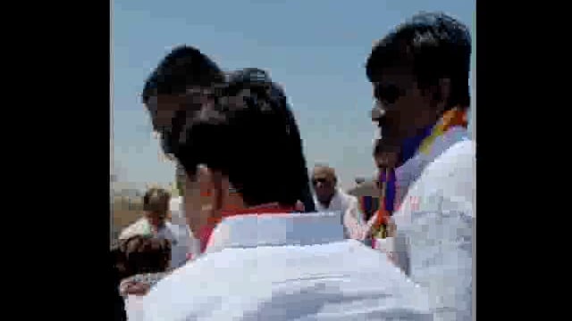 आमदार संजय बनसोडेनी केली अपघात ग्रस्तांना मदत