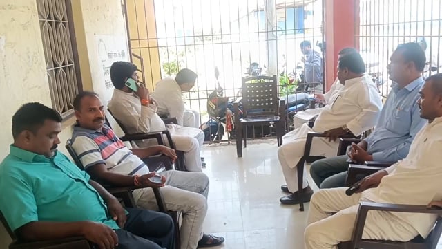 विकास कार्यों की समीक्षा को लेकर प्रखंड प्रमुख ने पंचायत समिति सदस्यों के साथ की बैठक