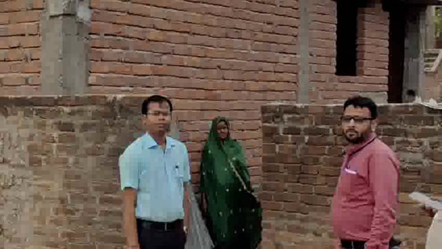 जिला पदाधिकारी के निर्देश पर अधिकारी ने प्रधानमंत्री आवास योजना की जांच
