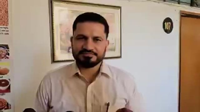 बाराबंकी -जिले के कलेक्ट्रेट में बम की सूचना से अफरा-तफरी, डीएम कार्यालय में बम होने की सूचना से अफरा-तफरी 
DM को ईमेल के माध्यम से बम होने की सूचना दी गई, पुलिस बल और आर्मी के जवान मौके पर पहुंचे
किसी भी संदिग्ध वस्तु या गतिविधि का पता नहीं चला, पूरे कलेक्ट्रेट परिसर को खाली कराकर जांच कराई गई