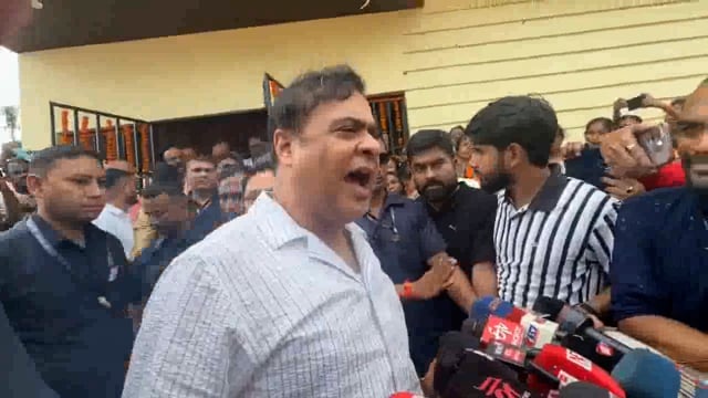 নলবাৰীৰ বাহজানীত সংবাদ মাধ্যমক সম্বোধন কৰি হিমন্ত বিশ্বই অসমবাসীক ৰঙালী বিহুৰ শুভেচ্ছা জ্ঞাপন কৰে #politics