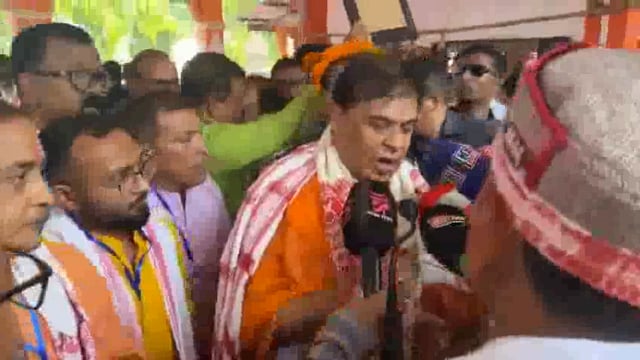 হিমন্ত বিশ্বই নলবাৰীত শ্ৰীমহা বিষ্ণু যজ্ঞত অংশগ্ৰহণ কৰি, অসমীয়াক চৰকাৰী ভাষা হিচাপে গঢ়ি তোলাৰ বাবে চৰকাৰৰ দায়বদ্ধতা প্ৰকাশ কৰে#politics