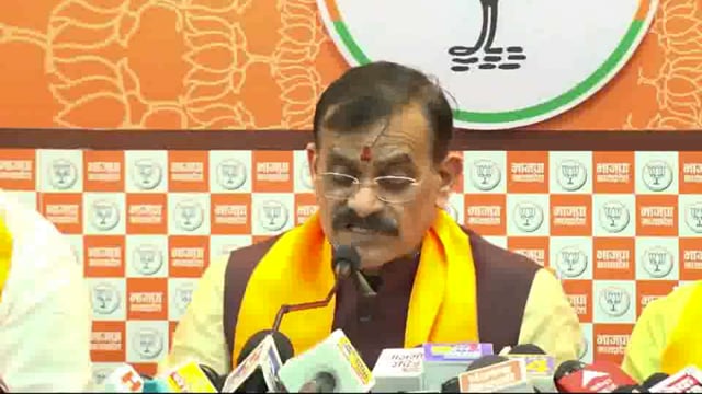 भारतीय जनता पार्टी (भा.ज.पा.) के नेता वी.डी. शर्मा ने गांधी परिवार पर गंभीर आरोप लगाए हैं। उन्होंने कहा कि जिस नेशनल हेराल्ड अखबार की स्थापना देश की आजादी में लड़ने वाले लोगों की आवाज को मजबूत करने के लिए की गई थी, उसे गांधी परिवार ने निजी#politics