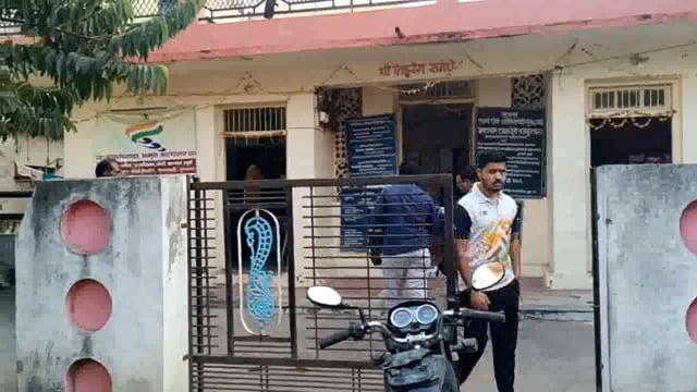 बुलडाण्याचे नवीन ठाणेदाराला सलामी, कारंजा चौकात 5 हजारांची लाच घेतांना पोलीस कर्मचारी एसीबीच्या जाळ्यात