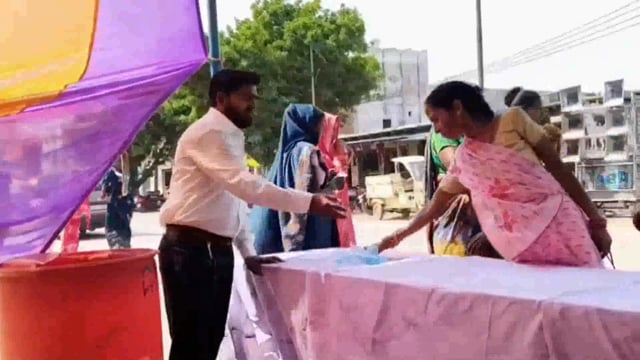  पिनाहट।मानवाधिकार सहायता संघ जिला आगरा टीम द्वारा शोभा यात्रा में सेवा व्यवस्था की गई 