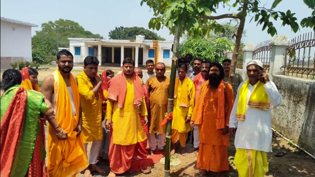 ज्येष्ठगौर नाथ महादेव मंदिर में नौ दिवसीय शिव शक्ति महायज्ञ के लिए किया गया ध्वजारोहण।