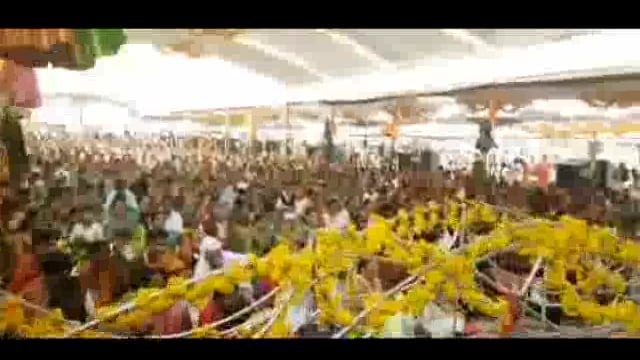 जगद्गुरू नरेंद्रचार्य महाराज यांच्या पादुका दर्शनासाठी भाविक भक्तांचा उसळला जनसागर