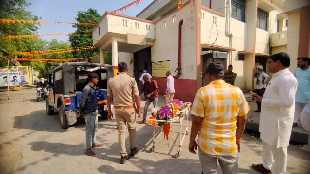 झांसी मऊरानीपुर कच्ची शराब पीने से युवक की गई जान कबूतरा डेरा पर मिला युवक का शव मृतक के भाई ने लगाए आरोप