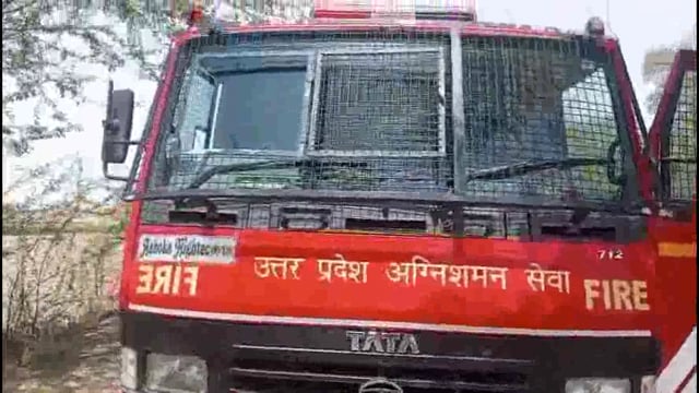 गोवर्धन क्षेत्र के गांव नगला चिंता और सोन में खेतों पर रखे भूसे में लगी आग।