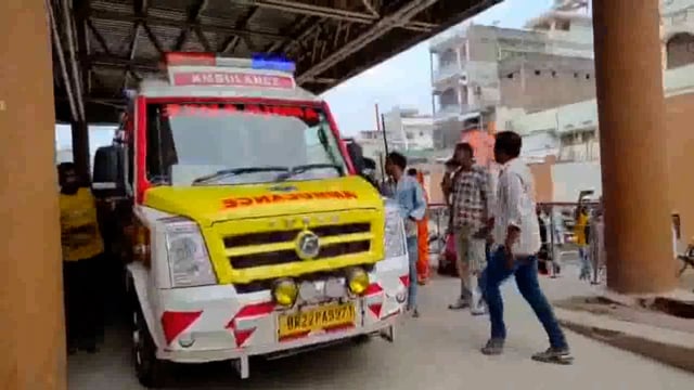 बेटी की शादी का कार्ड बांटने निकले प्रॉपर्टी डीलर के सीने में बदमाशों ने गोलियां उतार दीं, स्थिति नाजुक