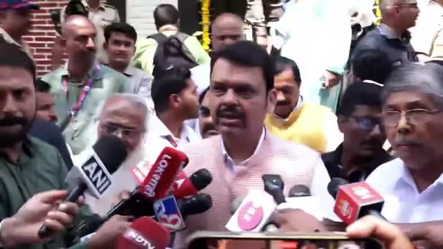 मुख्यमंत्री देवेंद्र फडणवीस यांनी चापेकर बंधूंच्या स्मारकाचे कौतुक केले, भारतीय क्रांतिकारी इतिहासात त्यांचे योगदान महत्त्वाचे असल्याचे सांगितले.#politics