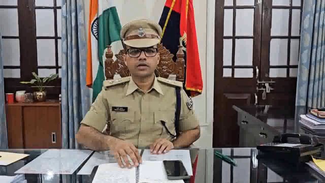 एक मुर्गी फार्म के आड़ में चल रही अवैध गन फैक्ट्री का पुलिस ने भंडाफोड़ करते हुए चार मास्टरमाइंड को किया गिरफ्तार