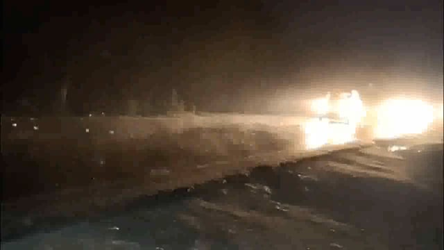 दिन भर की उमस भरी भीषण गर्मी के बाद देर शाम आंधी के साथ आई बारिश।