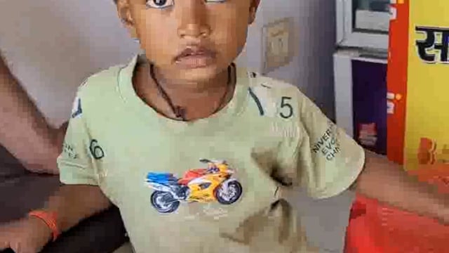 परिवार से बिछड़ा बच्चा, नहीं बता पा रहा मां-बाप का नाम