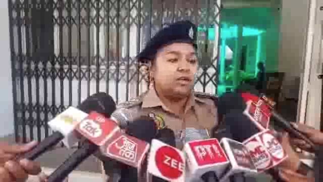 झांसी में प्राइवेट अस्पताल में मरीज की मौत पर हंगामा डॉक्टर की लापरवाही से मौत हुई परिजनों का आरोप