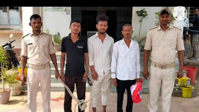 पुलिस ने 24 लीटर महुआ शराब के साथ एक धंधेबाज समेत दो पियक्कड़ को किया गिरफ्तार