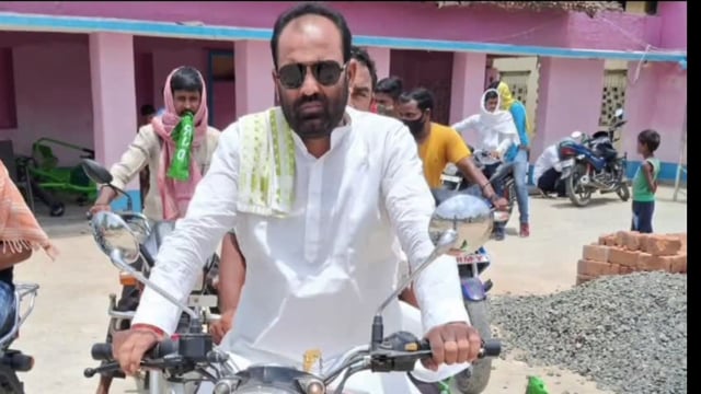 राजद व जदयू नेता पर आवास सहायक ने थाने में दर्ज कराई प्राथमिकी