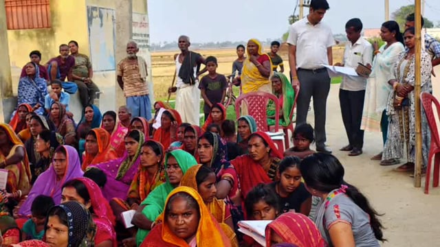 महिला संवाद कार्यक्रम में पहुंचे जिला पदाधिकारी, कार्यक्रम का किया शुभारंभ