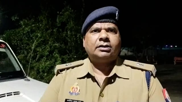 देवरिया, उत्तर प्रदेश: जिले के तरकुलवा थाना क्षेत्र में नाबालिग किशोरी के गर्भवती होने और बच्चे को जन्म देने का मामला सामने आया है। घटना ने स्थानीय प्रशासन और पुलिस की कार्यप्रणाली पर कई सवाल खड़े कर दिए हैं।#police