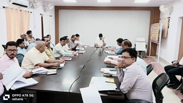 जिला पदाधिकारी ने सोमवारीय बैठक में लंबित पत्रों के निष्पादन में तेजी लाने का दिए निर्देश