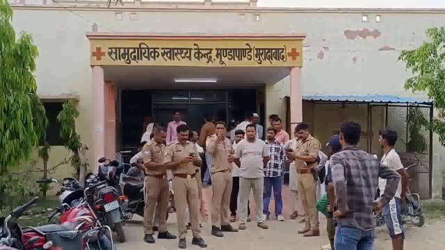 मुरादाबाद: तेज रफ्तार बस पिकअप से टकराकर गहरी खाई में पलटी#latest_news