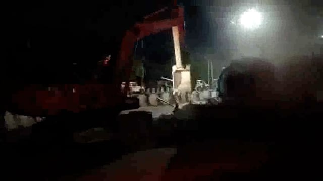 उत्तराखंड: रुद्रपुर में सुबह 3 बजे बुलडोजर से ढहाई गई मजार, प्रशासन ने कहा हाईवे चौड़ा करने की कार्रवाई#latest_news