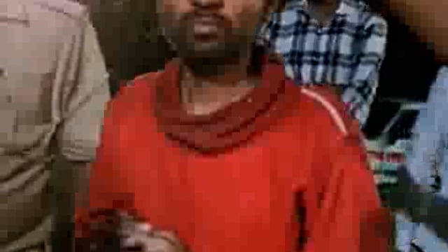 झांसी के बड़ागांव में युवक कुएं में कूदा, पुलिस ने बचाई जान