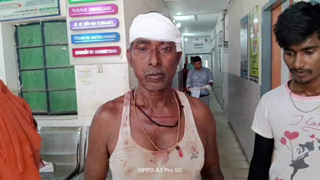 पुत्रवधू ने ससुर पर पत्थर एवं डंडे से हमला कर किया जख्मी।