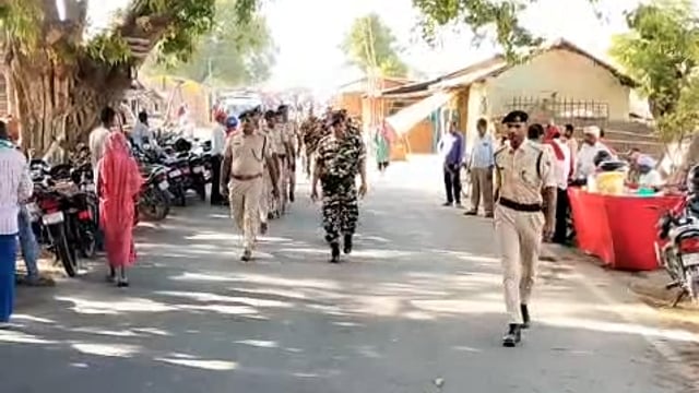 बिहार पुलिस एवं एसएसबी के जवानों ने समन्वय स्थापित करने के लिए किया ज्वाइंट पेट्रोलिंग