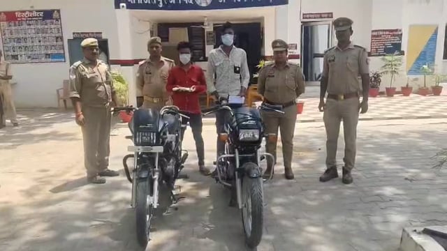 पुलिस ने दो बाइक एक देसी तमंचा के साथ दो चोरों को किया गिरफ्तार
अंबेडकर नगर..जैतपुर थाना अध्यक्ष वंदना अग्रहरि को मिली बड़ी सफलता।