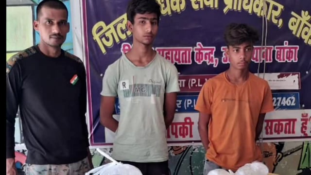 मद्यनिषेध विभाग द्वारा छापेमारी अभियान चलाकर विभिन्न जगहों से शराब के साथ तस्कर को किया गिरफ्तार