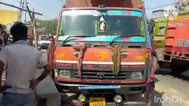 सूर्यगढ़ा -बीती रात राष्ट्रीय राजमार्ग एनएच 80 पर दो ट्रकों में हुई टक्कर दोनों चालक बाल बाल बचे।